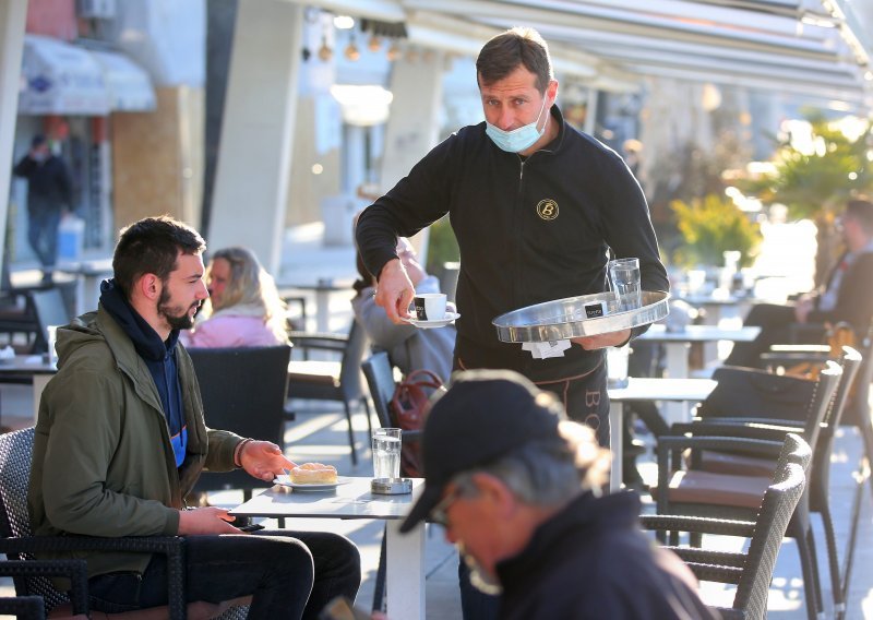 [VIDEO/FOTO] Pogledajte kako jutros izgledaju terase kafića diljem Hrvatske