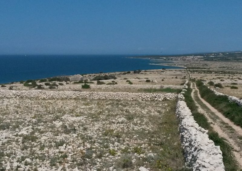 Pogledajte Pag, drugačiji, iznutra, malo pokraj Zrća!