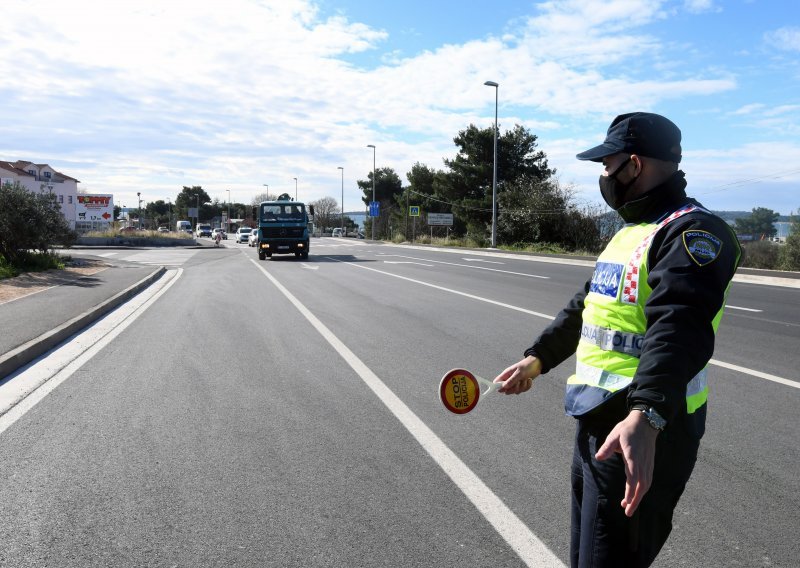 Pijani vozač bez položenog vozačkog ispita kod Čakovca se odbio zaustaviti na zahtjev policije; uhićen je i ostao je bez 18 tisuća kuna