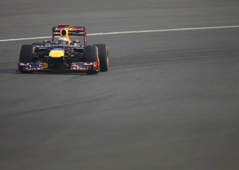Nezadrživi Vettel kreće s prvog mjesta, Alonso petog