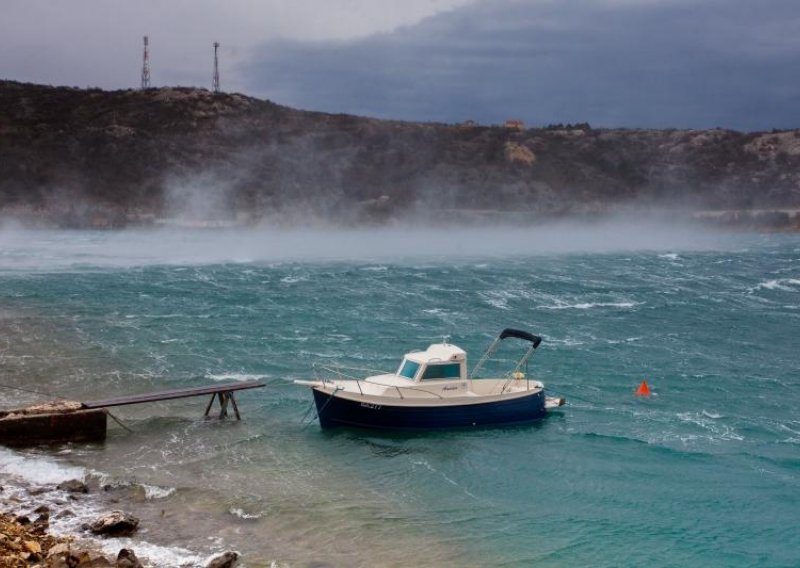 Ledena bura izazvala kaos u Splitu i okolici