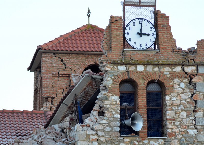[FOTO] Grčka procjenjuje štete od potresa
