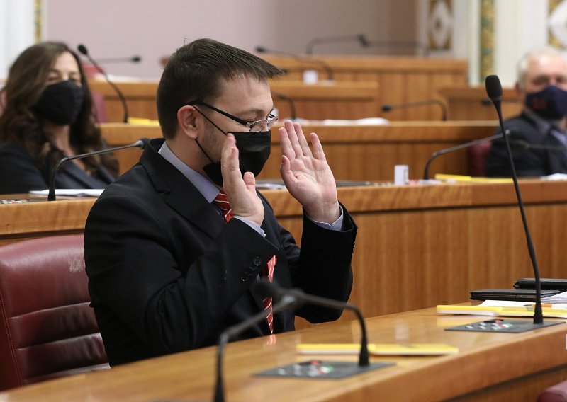 Bauk prozvao Jandrokovića: Povrijedio je poslovnik kad je predsjedniku vratio prijedlog kandidatkinje za Vrhovni sud
