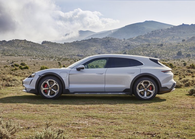 [FOTO/VIDEO] Ovo je Porsche Cross Turismo, svestrani električni sportaš