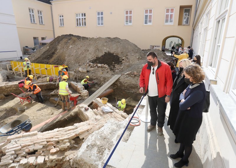 [FOTO/VIDEO] 'Čizmica' iz 1200. godine p.n.e., drveni tragovi smočnice iz 14. stoljeća...: U Banskim dvorima otkrivena 3000 godina stara povijest Zagreba