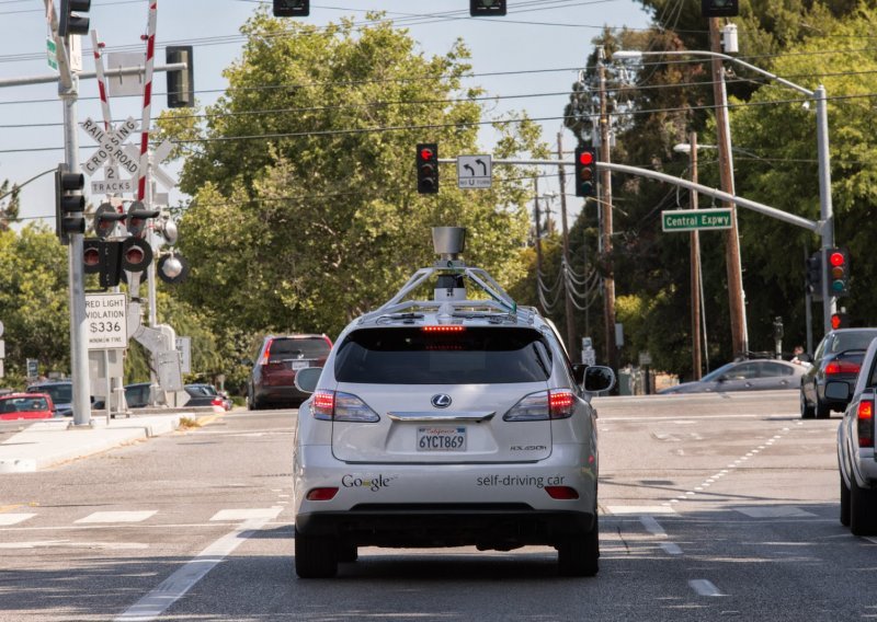 Za prvu nesreću Googleovog automobila krivac je - čovjek