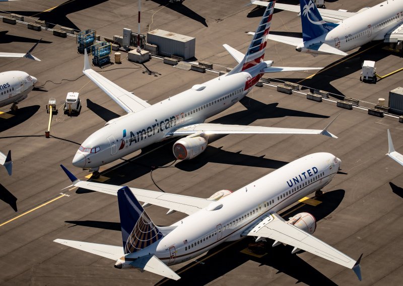 Zrakoplov sa 95 putnika prisilno prizemljen zbog kvara