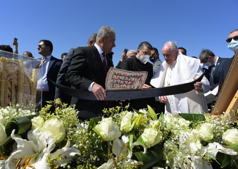 [FOTO] Papa Franjo posjetio Ur, rodno mjesto proroka Abrahama
