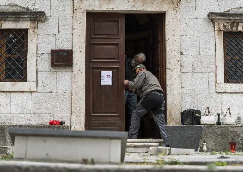 [FOTO/VIDEO] Provaljeno u pravoslavnu crkvu u Šibeniku, pričinjena šteta, o svemu se oglasio Boris Milošević