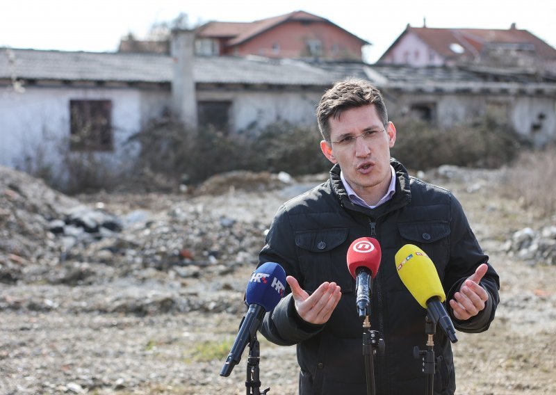 [VIDEO/FOTO] Troskot obećao izgraditi školu u Čulincu ako pobijedi na izborima: Trebala je biti izgrađena još 1960-tih