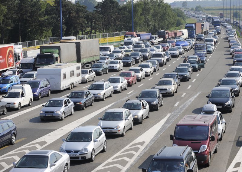 Na autocesti rekordno duga kolona od 793 km