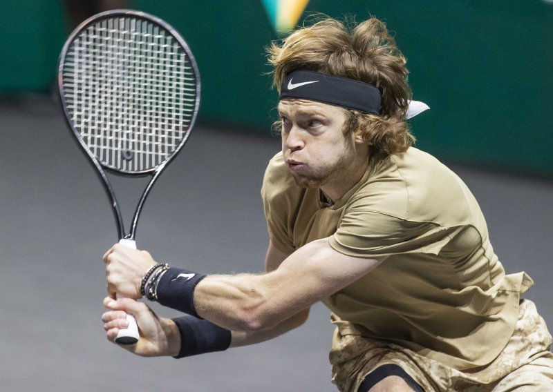 Mađar Marton Fucsovics razbio Bornu Ćorića, ali na kraju ostao bez titule; Rus Andrej Rubljov osvojio ATP u Rotterdamu