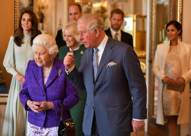 Kraljica Elizabeta uoči intervjua Meghan Markle i princa Harryja poslala znakovitu poruku javnosti