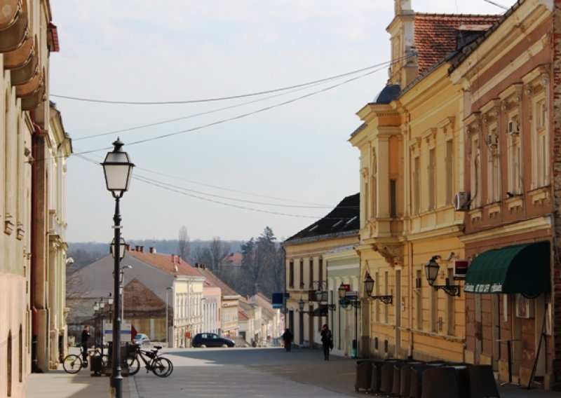 Baku u selu kod Križevaca vezali samoljepivom trakom, ali novac nisu našli