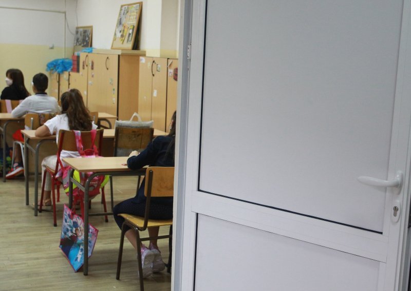 U Brodsko-posavskoj županiji porast oboljelih u školama; u dijelu županije prelazi se na online nastavu?