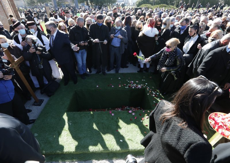 Ipak stigle kazne zbog gužve na Bandićevom sprovodu: Kažnjena Gradska groblja i Holding; Gradu stiže optužni prijedlog