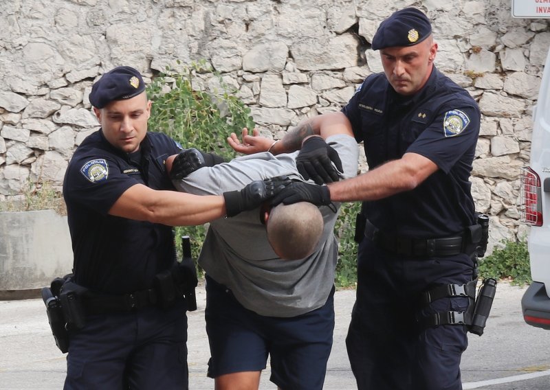 Podignuta optužnica za ubojstvo u Rogotinu: Najboljeg prijatelja do smrti udarali sjekirom po glavi