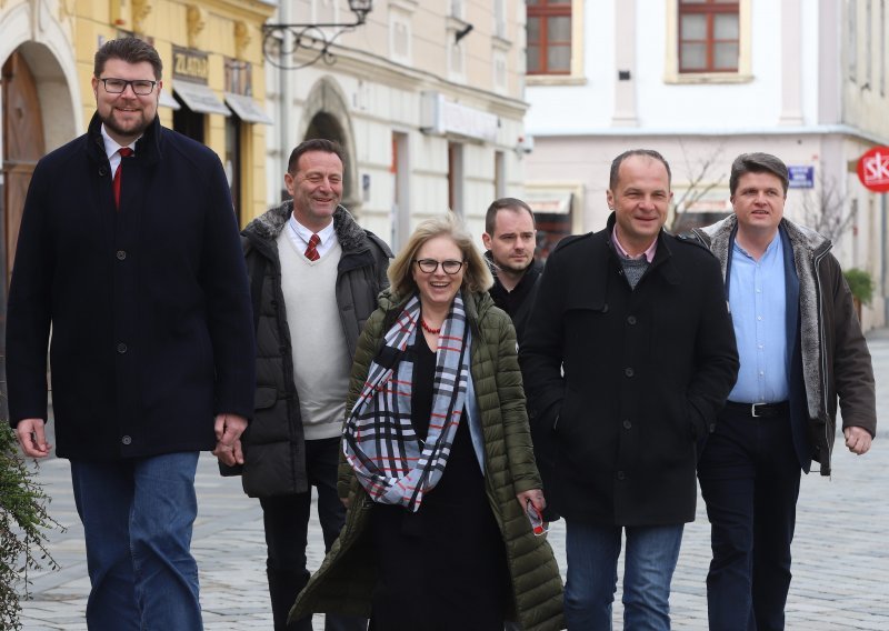 [FOTO/VIDEO] Grbin: Čačić je u fokus svog programa stavio projekte, a zaboravio na ljude