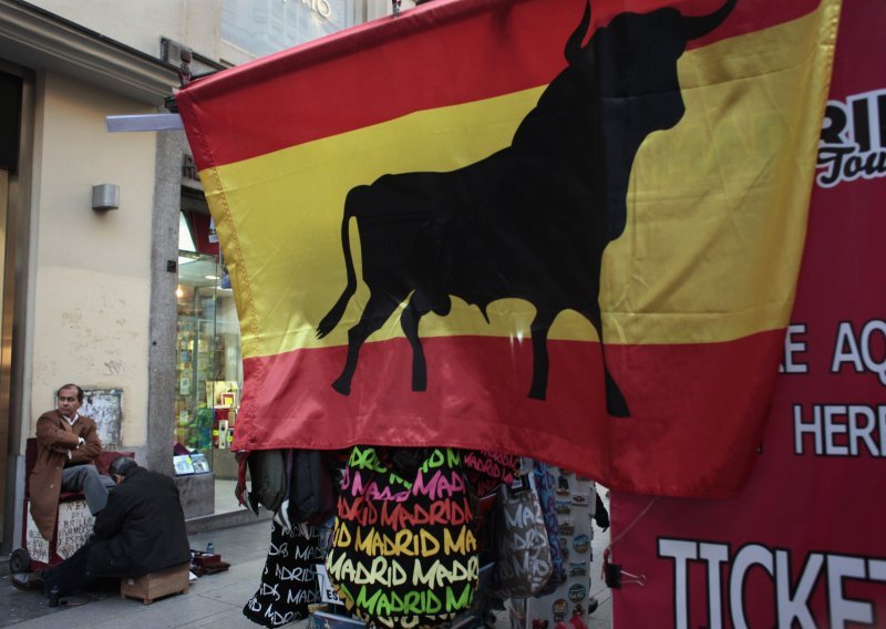 Panika u Španjolskoj, građani povlače novac iz banaka