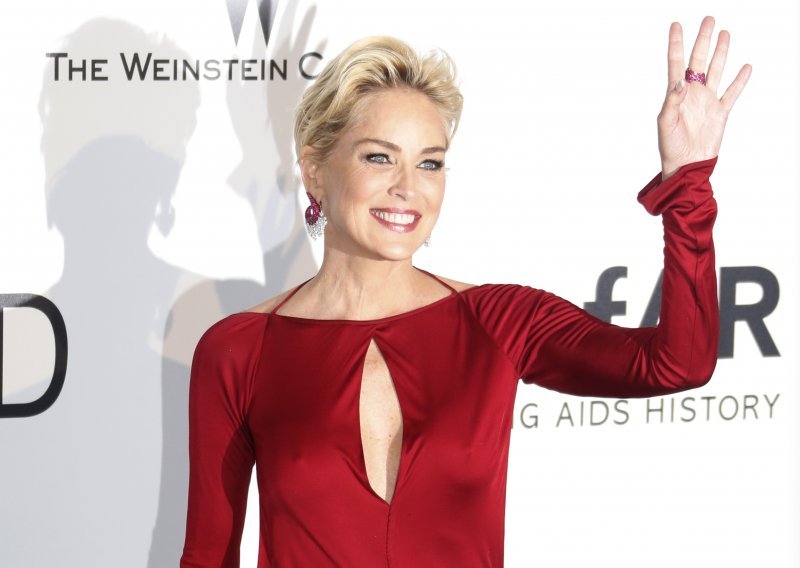 Skinula gaćice na prevaru: Sharon Stone tvrdi da je za kultnu scenu iz 'Sirovih strasti' bila prevarena