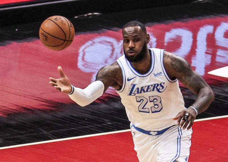 LeBron James zbog jedne izjave o cijepljenju protiv Covida-19 postao vijest dana; evo što su mu poručili poznati novinar i liječnik