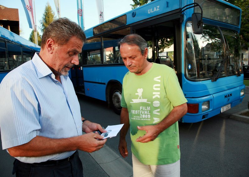 Bandić Vukovaru darovao rabljene autobuse
