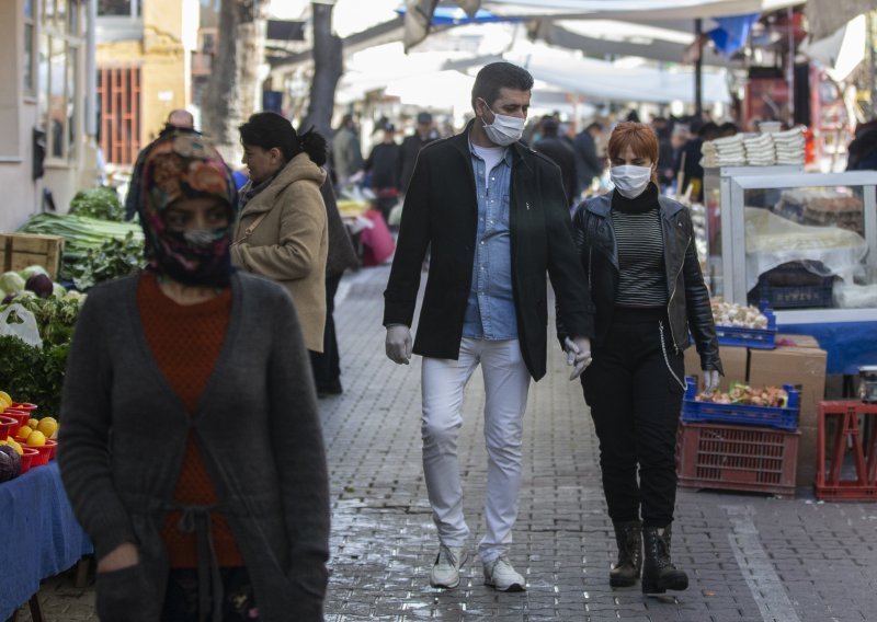 Turska planira do jeseni cijepiti 50 milijuna ljudi protiv covida-19