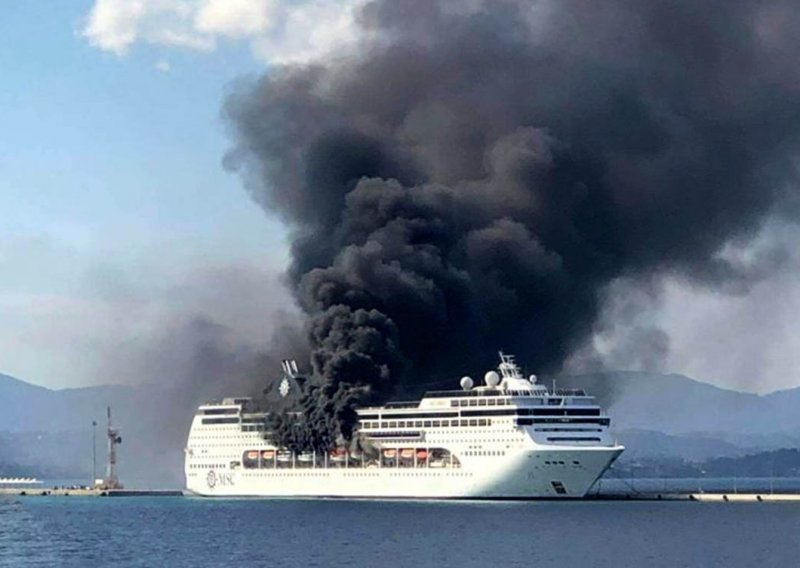 [VIDEO] Trenuci užasa: Na Krfu se zapalio kruzer, 51 član posade evakuiran