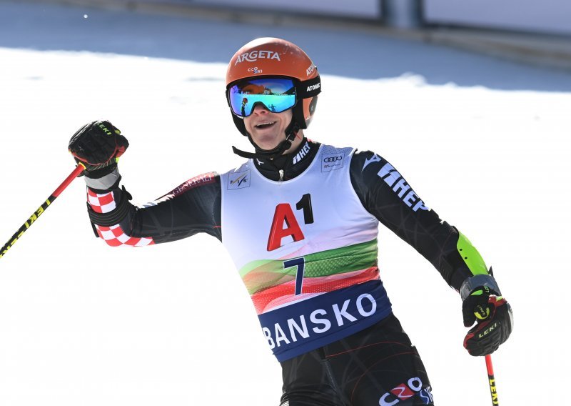 U teškim uvjetima u Kranjskoj Gori čak tri hrvatska skijaša izborila drugu vožnju slaloma, a vodeći je Francuz Noel Clement