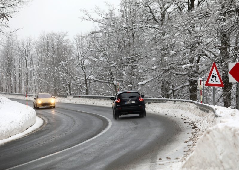 U Lici pada snijeg, autocesta A1 od Svetog Roka do Posedarje otvorena samo za osobna vozila