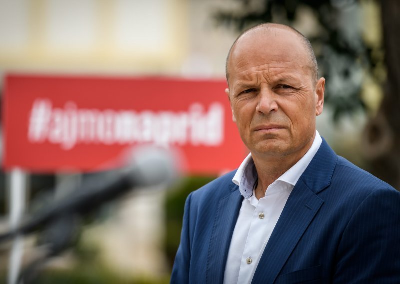 [VIDEO/FOTO] Grbin predstavio SDP-ovog kandidata za šibensko-kninskog župana Joška Šupu