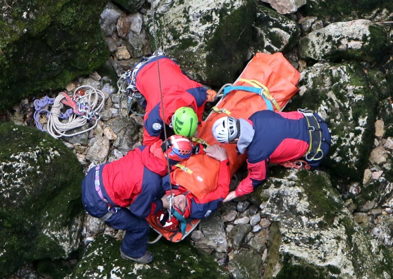 HGSS-ovci cijeli dan spašavali planinare po snježnoj mećavi: 'Pomozite nam samo toliko da pratite vremensku prognozu'