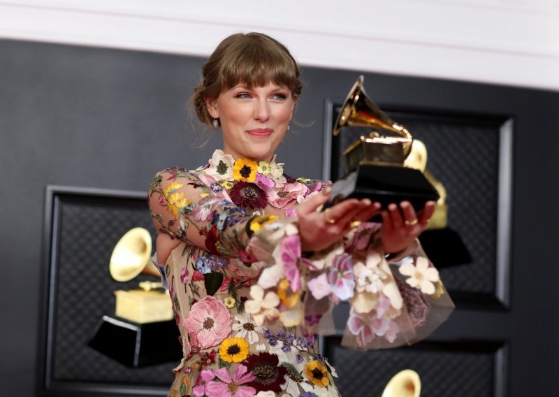 Taylor Swift osvojila Grammy za najbolji album i ušla povijest, a Beyonce postala rekorderka i sad ih u karijeri ima ukupno 28
