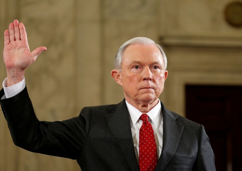 Sessions ne želi govoriti o razgovorima s Trumpom o Rusiji