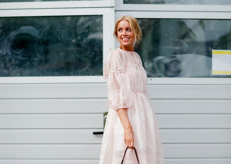 Postale su pravi hit na Instagramu: Modne ovisnice i dalje ne mogu odoljeti ovoj udobnoj haljini