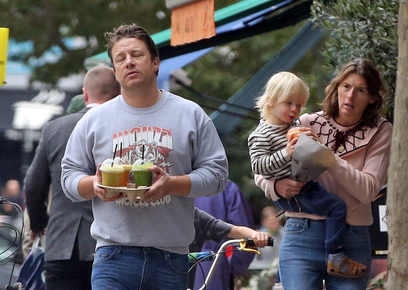 Nije lako pamtiti kad ih imaš pet: Jamie Oliver najstarijoj kćeri čestitao 18. rođendan, drugu godinu zaredom