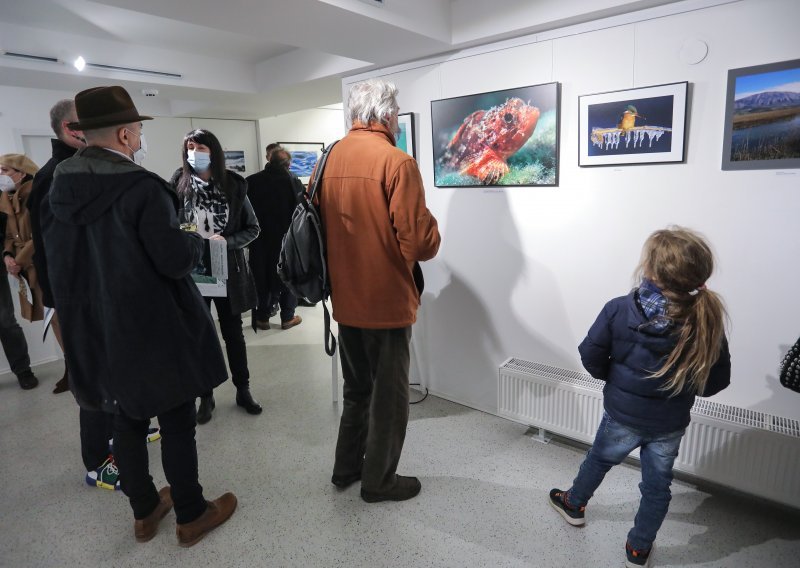 U Galeriji Arheološkog muzeja otvorena izložba fotografija posvećena supstanci od životne važnosti