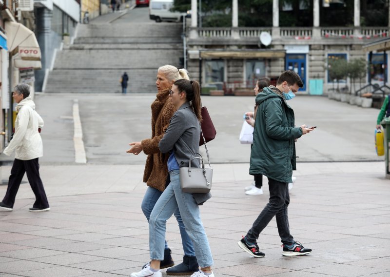 U Hrvatskoj 1112 novih slučajeva zaraze, u bolnicama je više od 900 Covid pacijenata. Preminulo je 17 osoba