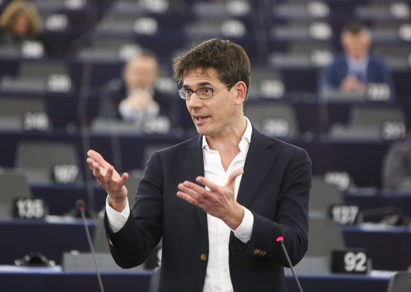 Nizozemski europarlamentarac: Masovni turizam dugoročno je poguban za Hrvatsku