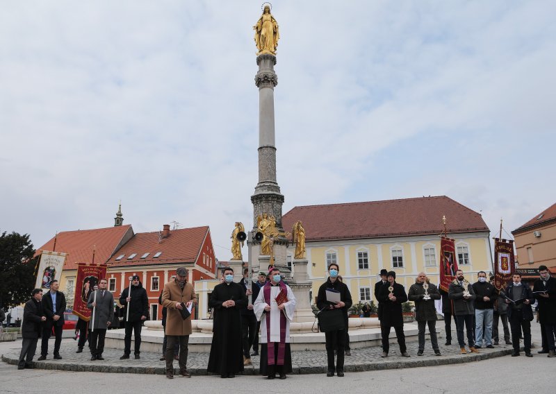 [FOTO/VIDEO] U Zagrebu održana korizmena procesija, Bozanić pozvao na molitvu za sve koji trpe posljedice potresa i pandemije