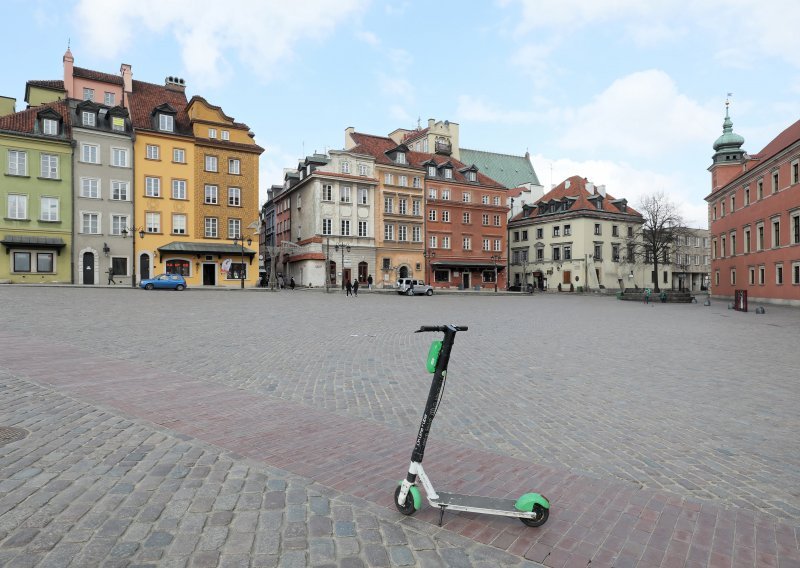 Poljska ima strože mjere, otvara više covid bolnica