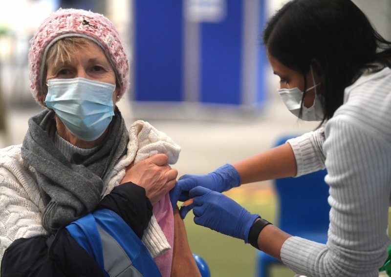 Britanija oborila novi dnevni rekord u cijepljenju protiv koronavirusa