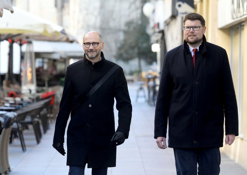 [VIDEO/FOTO] Grbin i Klisović: Godinu dana od potresa od obnove u Zagrebu nema ništa