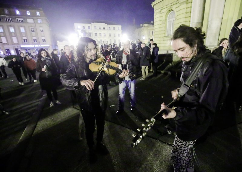 Lauba otvara izložbu o noćnom provodu mladih kod zagrebačkog HNK