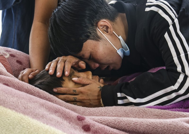 Puč u Mjanmaru: Sedmogodišnjakinja ustrijeljena dok je sjedila ocu u krilu