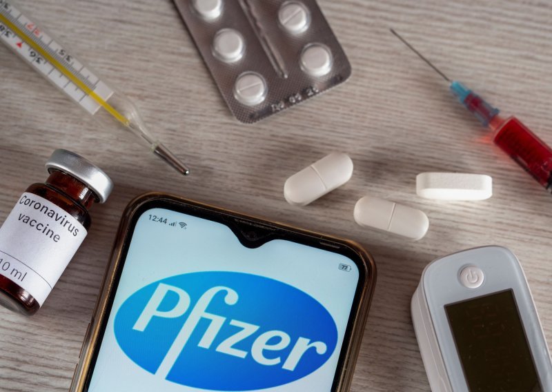 Unatoč oštrom padu prodaje Pfizer procjenjuje 34 milijarde dolara prihoda od cjepiva