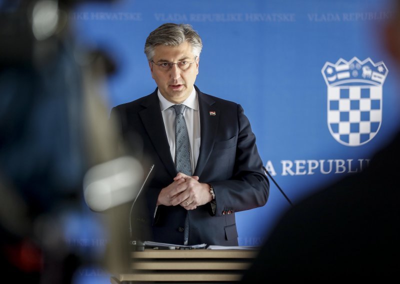 Plenković o Milanovićevim istupima: To je političko divljaštvo ispod svih razina i podloga za govor mržnje. Predsjednik bi se trebao ispričati Pupovcu, ali i cijelom narodu