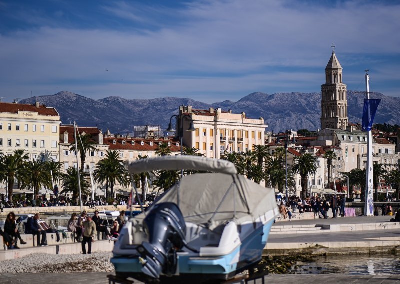 U Splitsko-dalmatinskoj županiji skraćuje se radno vrijeme kafića, maske obvezne i na otvorenom