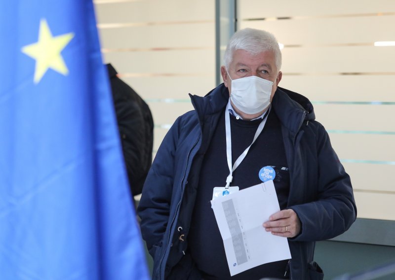 Ubrzane pripreme za masovno cijepljenje u Zagrebu. Zvonimir Šostar otkrio kad bi moglo krenuti: 'Dnevno možemo cijepiti između pet i šest tisuća ljudi'