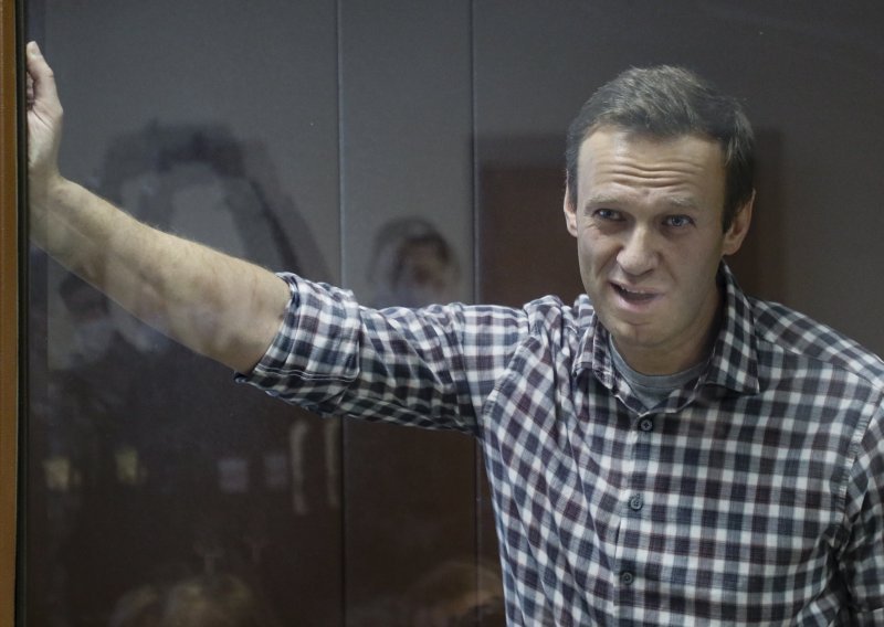 Supruga: Navaljni izgubio na kilaži i teško govori